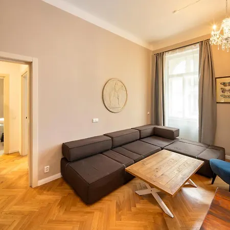 Apartman Downtown - 2 Zborovska *