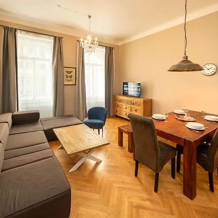 Downtown - 2 Zborovska Apartman