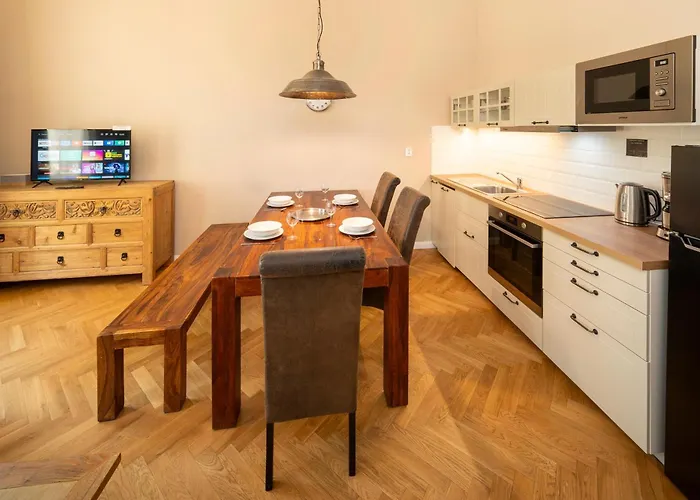 1 Bed Flat - Sleeps 5 - Parking - Wifi