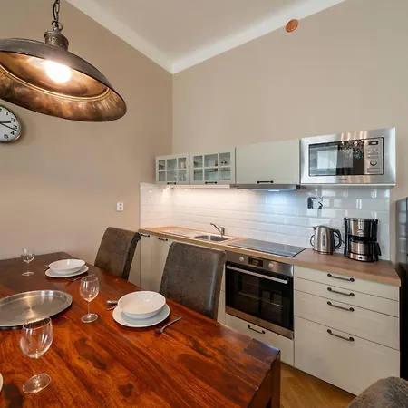 1 Bed Flat - Sleeps 5 - Parking - Wifi