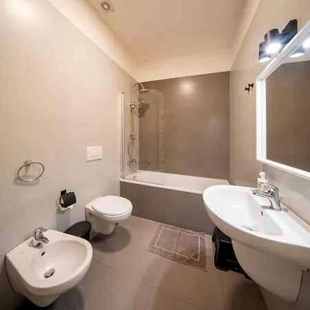 Lägenhet 1 Bed Flat - Sleeps 5 - Parking - Wifi Prag