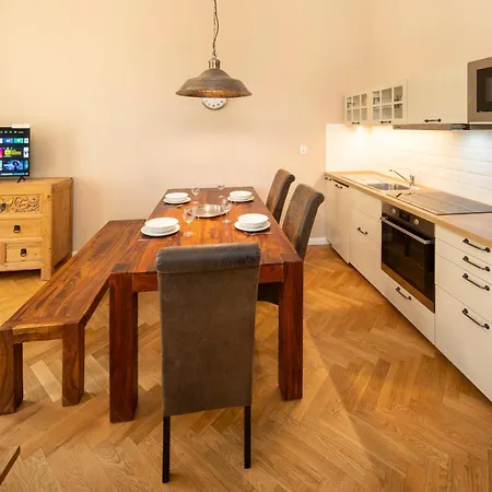 1 Bed Flat - Sleeps 5 - Parking - Wifi