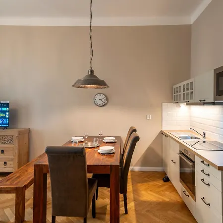 1 Bed Flat - Sleeps 5 - Parking - Wifi Apartment
