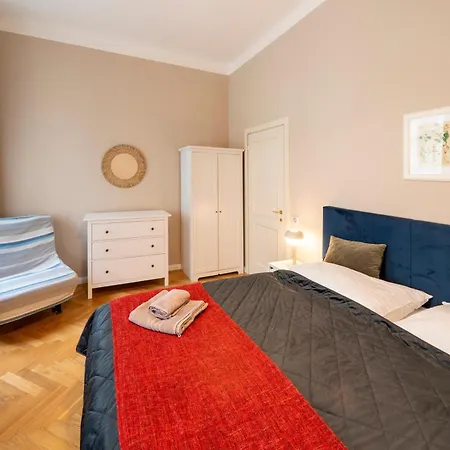 1 Bed Flat - Sleeps 5 - Parking - Wifi Апартаменты Прага