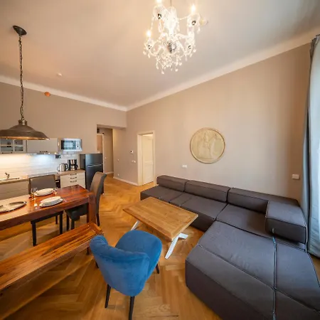 Downtown - 2 Zborovska Appartement *